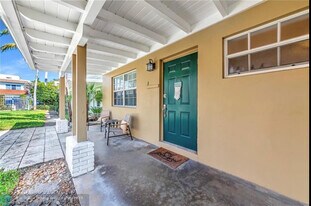 805 NE 17th Ave in Fort Lauderdale, FL - Building Photo