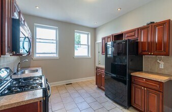 1121 S 13th St in Philadelphia, PA - Building Photo - Building Photo