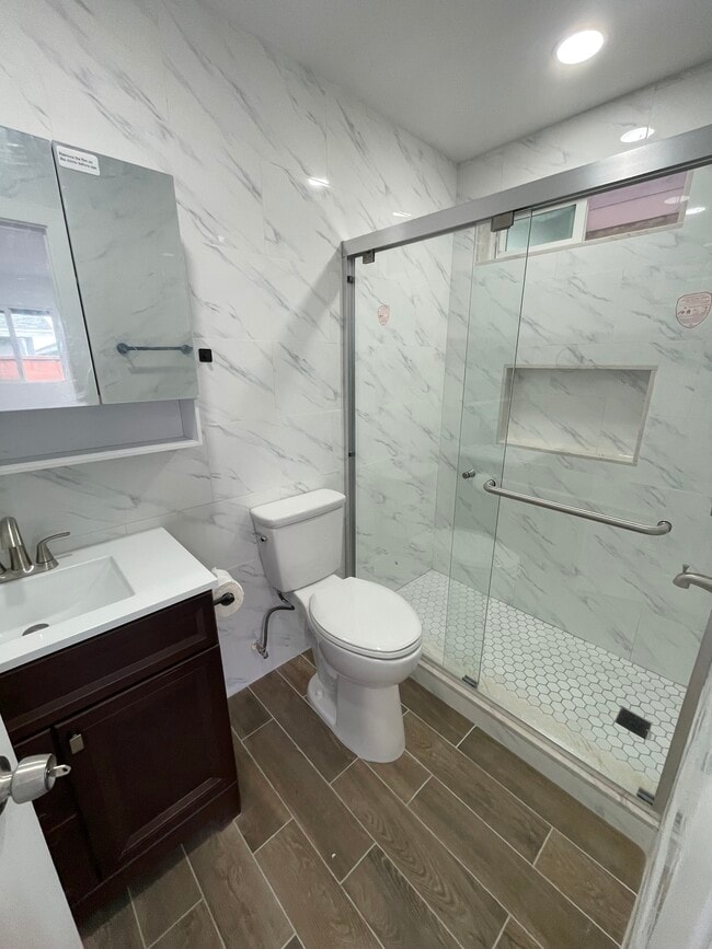 16708 Lawnwood St in La Puente, CA - Foto de edificio - Building Photo