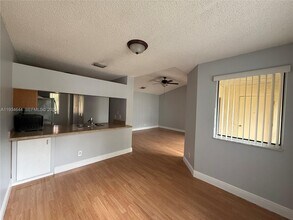 931 Coral Club Dr in Coral Springs, FL - Building Photo - Building Photo