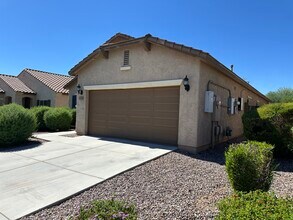 33110 N 26th Ln in Phoenix, AZ - Foto de edificio - Building Photo