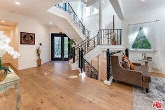 345 S Saltair Ave in Los Angeles, CA - Building Photo - Building Photo