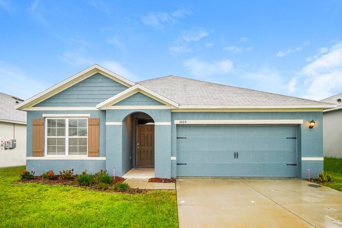 1064 Cambridge Dr in Winter Haven, FL - Building Photo