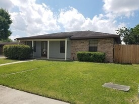 101 Thompson Loop in Lafayette, LA - Building Photo
