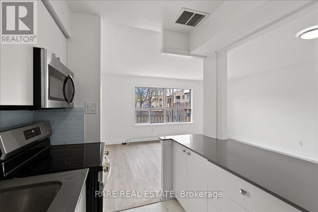 7555 Goreway Dr in Mississauga, ON - Building Photo - Building Photo