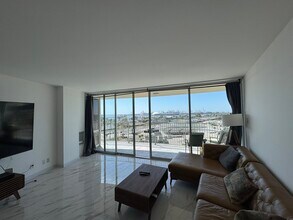 700 E Ocean Blvd, Unit 1007 in Long Beach, CA - Building Photo - Building Photo