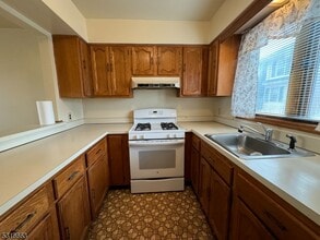 710 W Camplain Rd in Manville, NJ - Building Photo - Building Photo