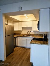 4350 Caliente St in Las Vegas, NV - Building Photo - Building Photo