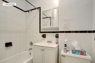 8 W 90th St in New York, NY - Building Photo - Building Photo