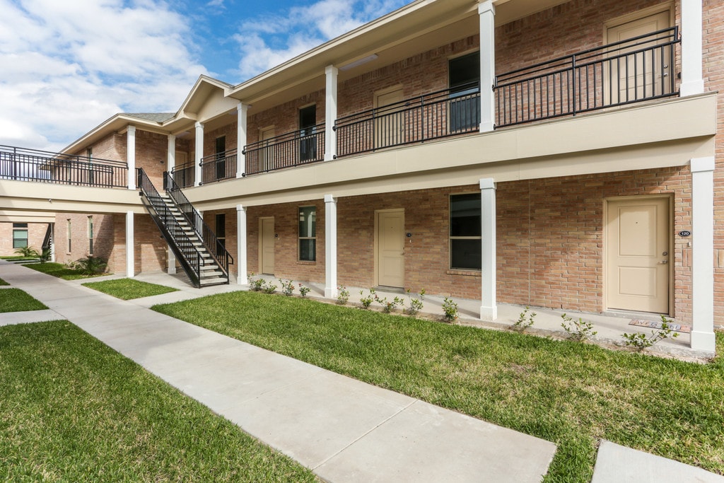 TriGen Construction University Apartments Weslaco, TX Apartments