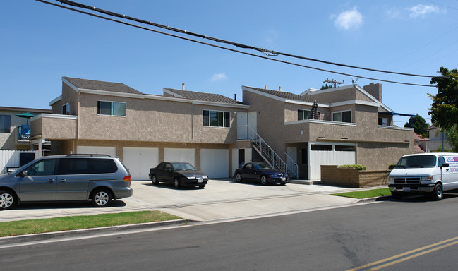 16721 Dolores St in Huntington Beach, CA - Foto de edificio - Building Photo