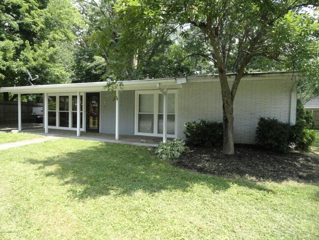 1913 Claremoor Dr in Louisville, KY - Building Photo - Building Photo