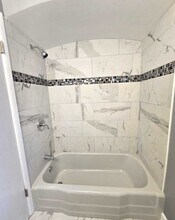 8942 S Cornell Ave in Chicago, IL - Building Photo - Building Photo