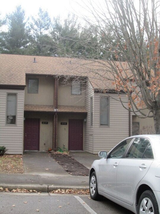 318 Shenandoah Cir in Blacksburg, VA - Building Photo