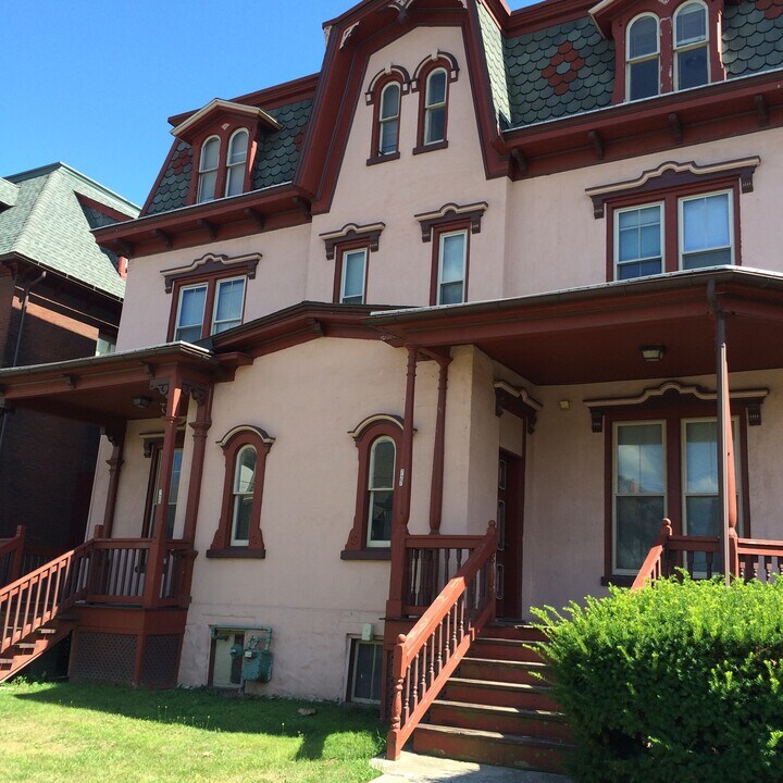 725 W 3rd St, Unit 4 in Williamsport, PA - Building Photo