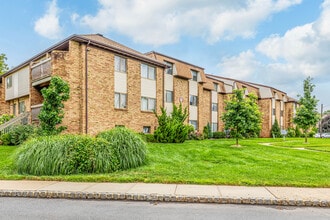 Rivendell at Edison in Piscataway, NJ - Building Photo - Building Photo