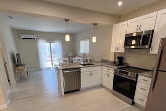 191 Anchorage St, Unit B in Fort Myers Beach, FL - Foto de edificio - Building Photo