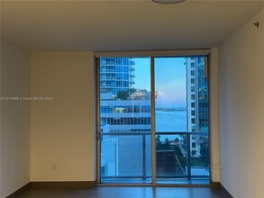 1060 Brickell Ave, Unit 1707 in Miami, FL - Building Photo - Building Photo