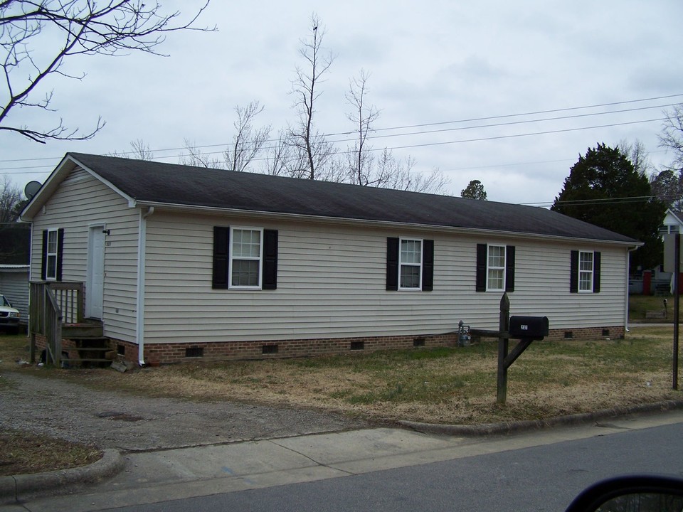 237 West College St in Oxford, NC - Building Photo