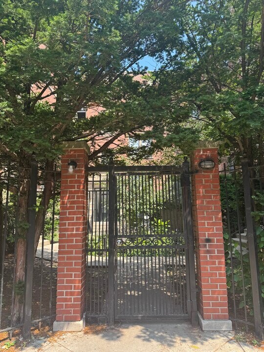 7013 N Paulina St in Chicago, IL - Building Photo