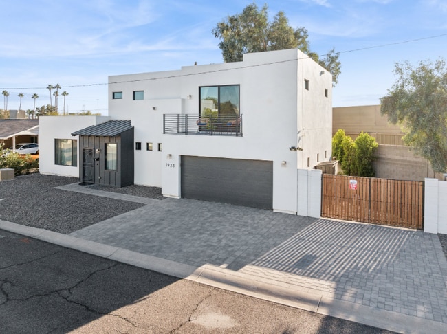 1923 E Monterey Way in Phoenix, AZ - Building Photo - Building Photo
