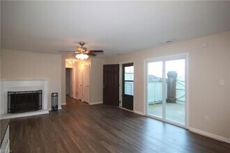 1761 Ocean Bay Dr in Virginia Beach, VA - Foto de edificio - Building Photo