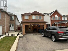 11 Trammell Ln in Brampton, ON - Building Photo