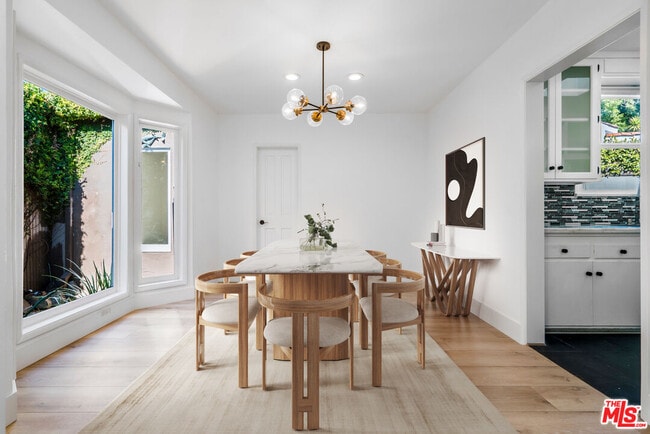 544 Huntley Dr in West Hollywood, CA - Building Photo - Building Photo