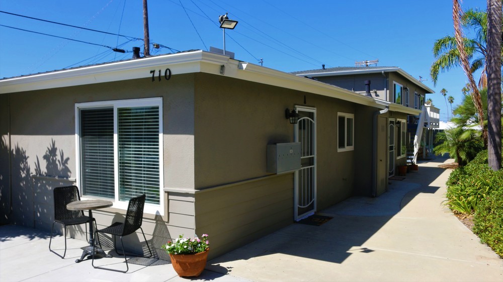 Topeka Apartments in Oceanside, CA - Foto de edificio