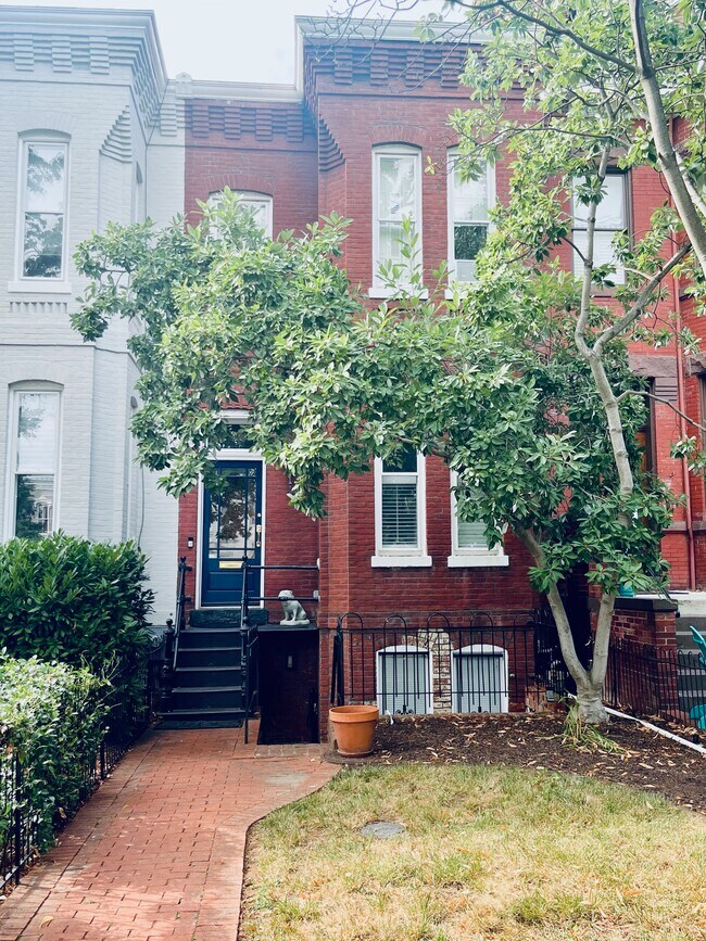 716 N Carolina Ave SE, Unit Main house in Washington, DC - Building Photo - Building Photo