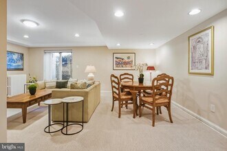 2619 Woodley Pl NW in Washington, DC - Building Photo - Building Photo