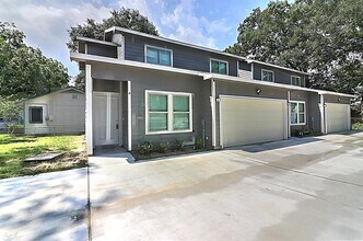 6805 Larkstone St-Unit -B in Houston, TX - Building Photo - Building Photo