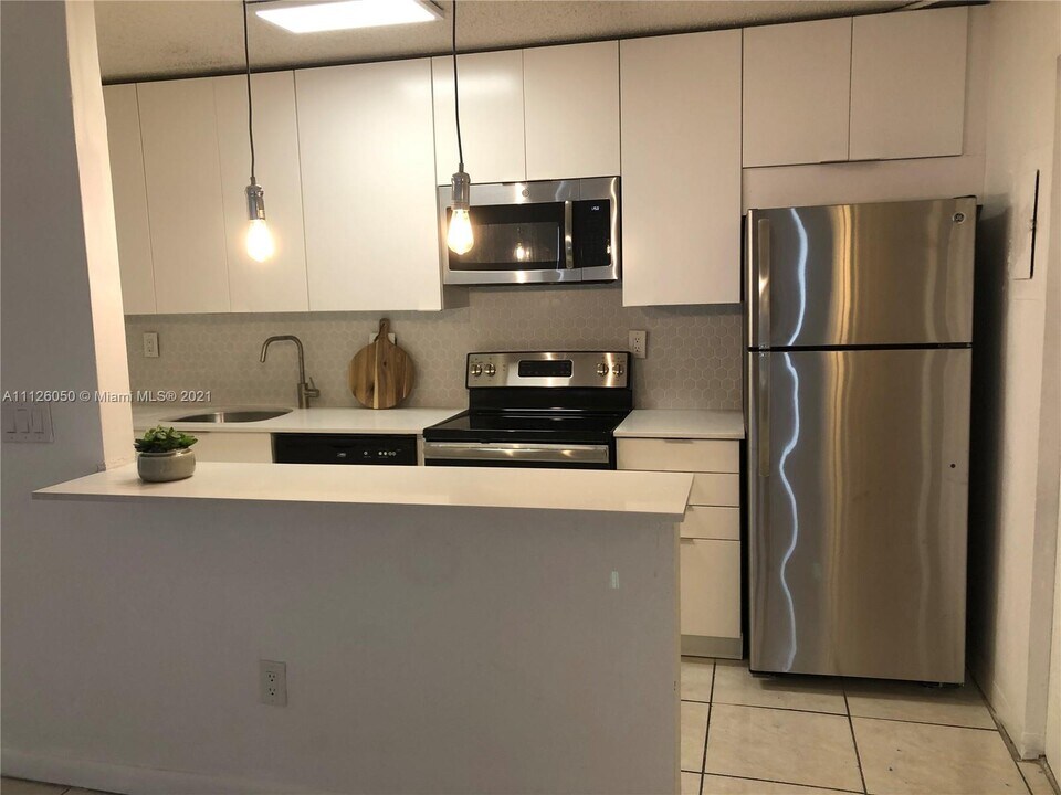 4240 NW 79th Ave in Doral, FL - Building Photo