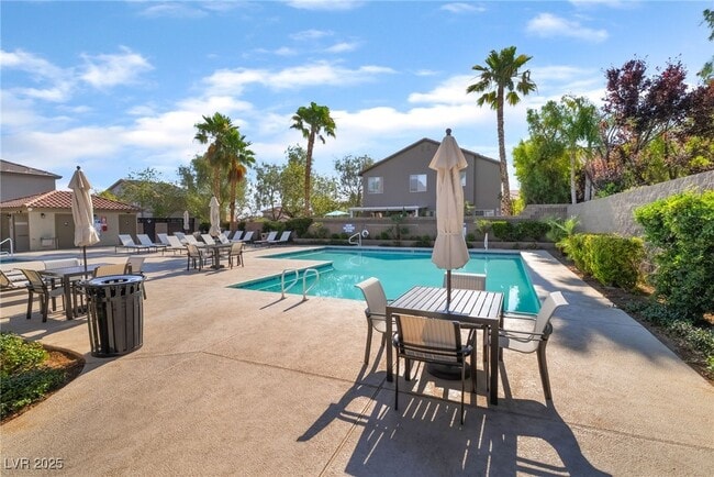 647 Moonlight Stroll St in Henderson, NV - Foto de edificio - Building Photo
