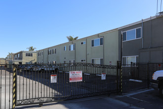 Clairemont Complex in San Diego, CA - Building Photo - Building Photo