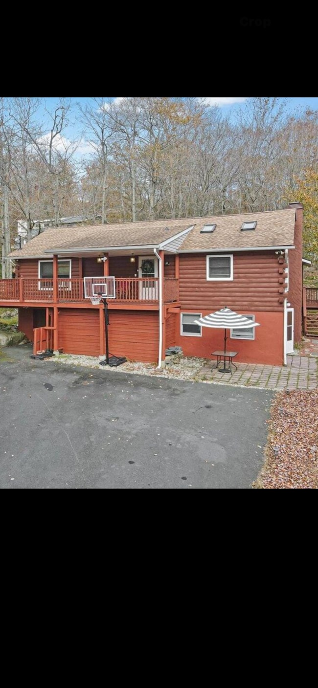 993 Country Place Dr in Tobyhanna, PA - Foto de edificio - Building Photo