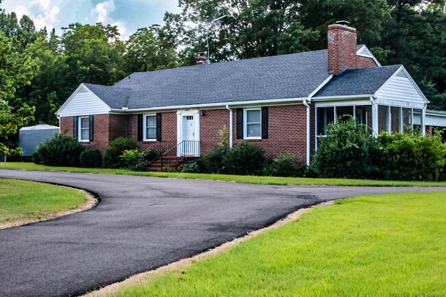 property at 2503 Nottoway Blvd