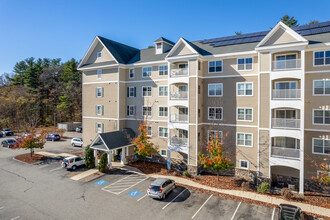 Village Green in Tewksbury, MA - Foto de edificio - Building Photo