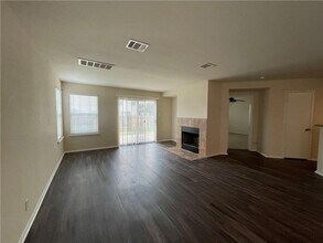 211 Mistletoe Ln in Kyle, TX - Building Photo - Building Photo