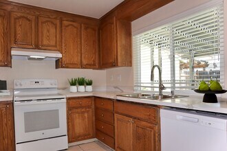 33057 Compton Ct in Union City, CA - Building Photo - Building Photo