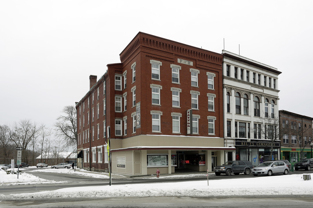 6 N Main St in Rochester, NH - Building Photo