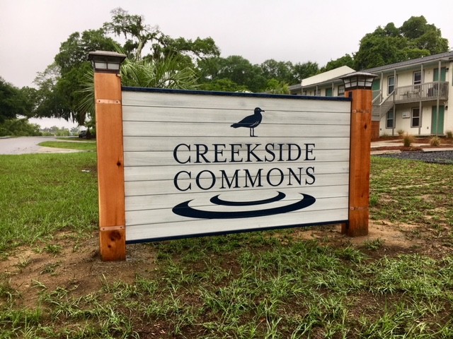 Creekside Commons Apartments in North Charleston, SC - Foto de edificio