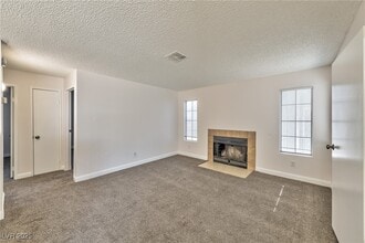 1914 Dwarf Star Dr in Las Vegas, NV - Building Photo - Building Photo
