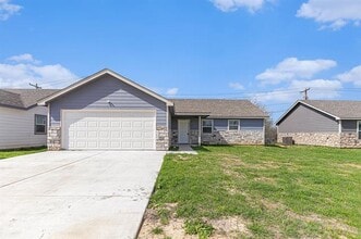 417 S Cleburne Whitney Rd in Rio Vista, TX - Building Photo - Building Photo