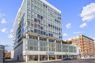 24 S Morgan Apartments in Chicago, IL - Foto de edificio - Building Photo