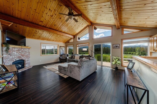 property at 737 Soluna Rnch Wy