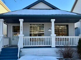 1874 Tomlinson Crescent NW in Edmonton, AB - Building Photo