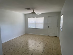 623 92nd Ave N in Naples, FL - Building Photo - Building Photo