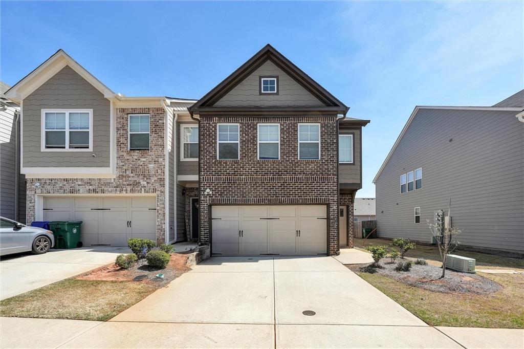 2145 Arnage Dr in Lithonia, GA - Building Photo