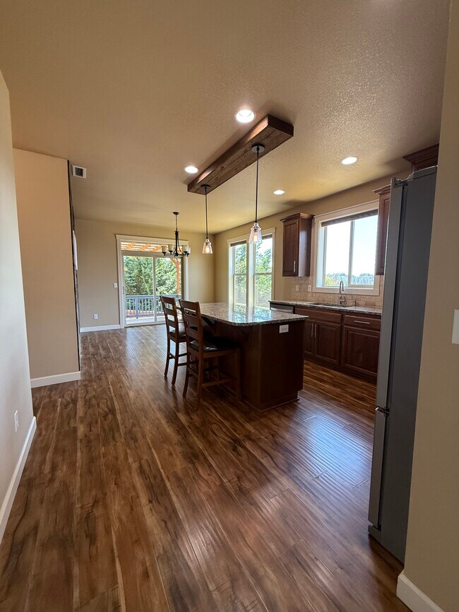 1411 W E Pl in La Center, WA - Building Photo - Building Photo
